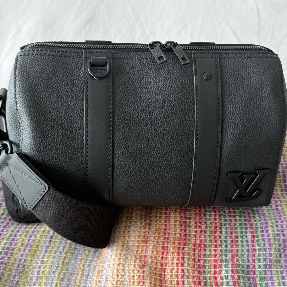 LOUIS VUITTON CITY KEEPAL 25